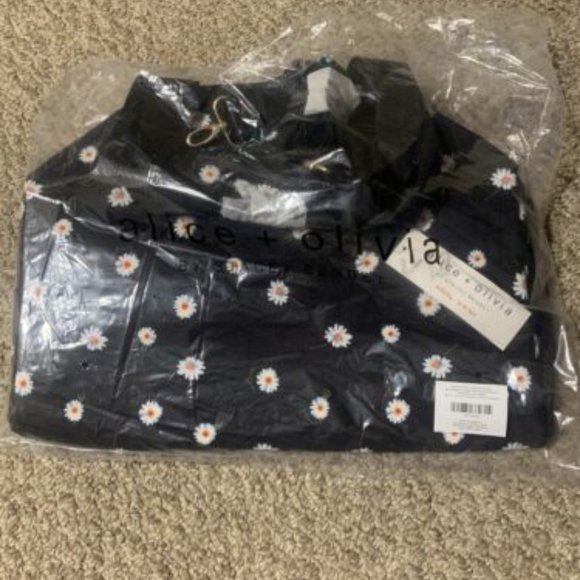 Brand New Alice & Olivia Duffel Bag & Bucket Hat Daisy Print. - Picture 7 of 9